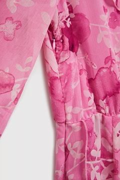 Sukienka z falbanami i kwiatowym wzorem różowa XL od MOODO
