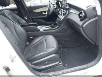 Mercedes GLC C253 2017 Mercedes-Benz GLC 300 4MATIC, od ubezpieczalni 2.0 Benzyna 241KM, zdjęcie 9