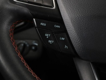 Ford Kuga II SUV Facelifting 2.0 Ecoboost 242KM 2018 Ford Kuga 2.0EcoBoost Automat ST-Line Navi, zdjęcie 28