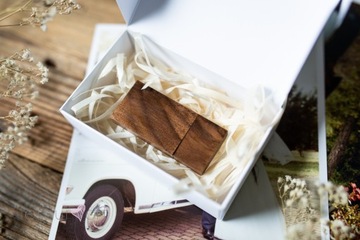 Pudełko na pendrive PIĘKNE CHWILE białe Małe opakowanie Instax Foto