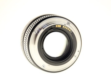 Canon EF 50 мм USM f/1.4 в отличном состоянии.