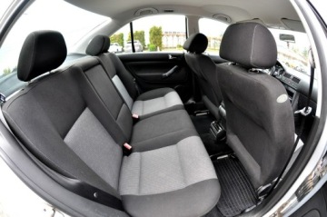 Volkswagen Bora Sedan 1.6 16V 105KM 2003 Volkswagen Bora 1.6 105KM Pacific Climatronic, zdjęcie 9