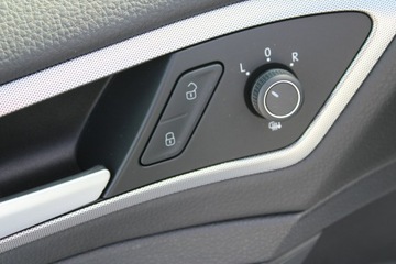 Volkswagen Golf VII Hatchback 3d Facelifting 1.6 TDI-CR DPF BMT 115KM 2019 Volkswagen Golf Trendline LED Gwarancja, zdjęcie 17