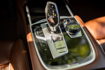 BMW Seria 7 G11-G12 Sedan 750i 450KM 2016 BMW G12 750Li xDrive Individual, zdjęcie 18