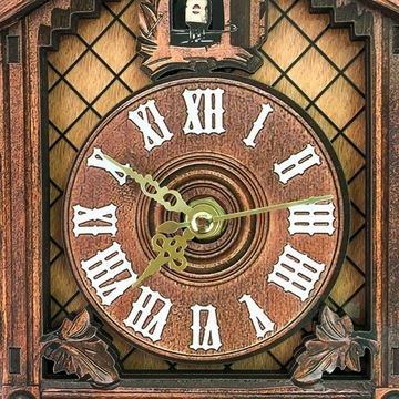 Старинные деревянные настенные часы с кукушкой, разные.