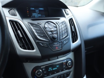 Ford Focus III Kombi 1.0 EcoBoost 125KM 2012 Ford Focus 1.0 EcoBoost, Klima, Klimatronic, zdjęcie 11