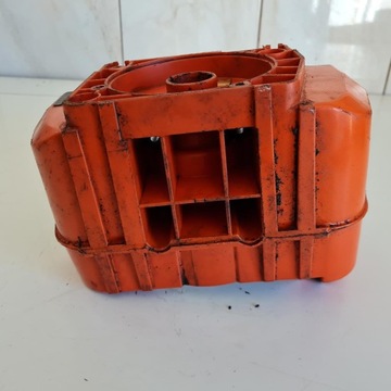 КОРПУС БАКА ДВИГАТЕЛЯ HUSQVARNA 240 RBD KARTER