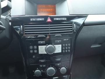 Opel Astra J Sports Tourer 1.7 CDTI ECOTEC 110KM 2010 Opel Astra 1.7 CDTI, Klima, zdjęcie 11