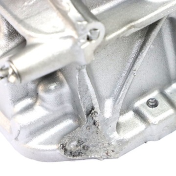 Блок двигателя BMW 6 цилиндров на основании стола