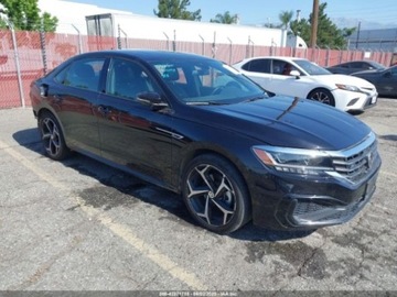 Volkswagen Passat B8 2022 Volkswagen Passat 2022 VOLKSWAGEN PASSAT 2.0T R-LINE 2.0 Benzyna 174KM, zdjęcie 1