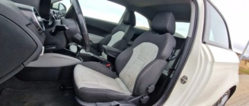 Audi A1 I Hatchback 3d 1.6 TDI 105KM 2010 Audi A1 3-drzwiowe Audi A1 3-drzwiowe 1.6 TDI Attraction 1.6 Diesel 105KM, zdjęcie 8