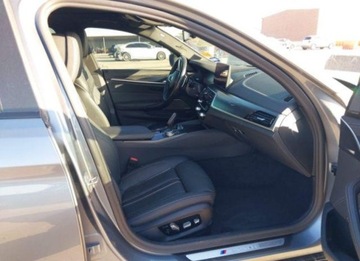 BMW Seria 5 G30-G31 2021 BMW Seria 5 2021, 4.4L, 4x4, M550i, od ubezpieczalni 4.4 Benzyna 523KM, zdjęcie 9