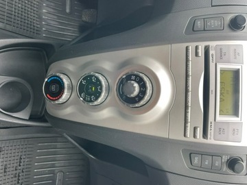 Toyota Yaris II Hatchback 3d 1.0 VVT-i 69KM 2005 Toyota Yaris 1.0 Benzyna 69KM Klimatyzacja Elektry, zdjęcie 12