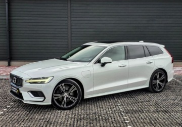 Volvo V60 II  Kombi Plug-in 2.0 T6 Plug-In Hybrid 341KM 2021 Volvo V60 FV 23 BW Panorama Kamery 360 Biala Perla 2.0 Hybryda Plug-in