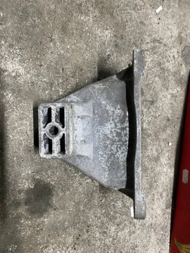 12 BMW E60 E61 2.5D WSPORNIK ŁAPY 6776667