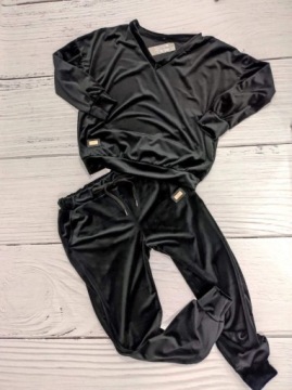 СПОРТИВНЫЙ КОСТЮМ МЯГКИЙ ВЕЛЮР, V-образный вырез, r42