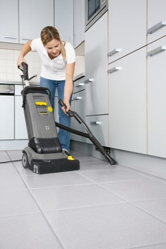 KARCHER BR 30/4C SZOROWARKA RĘCZNA AUTOMAT MYJĄCY