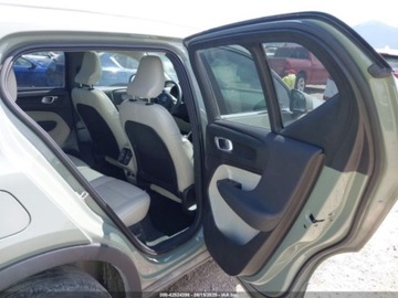 Volvo XC40 2023 Volvo XC 40 B5 Plus Bright Theme 2023 2.0l 2.0 Benzyna 247KM, zdjęcie 13