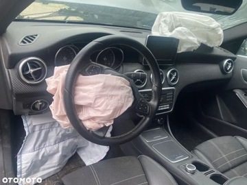 Mercedes Klasa A W176 Hatchback 5d Facelifting 180 122KM 2015 Mercedes-Benz Klasa A 1.6 Benzyna 122KM, zdjęcie 10