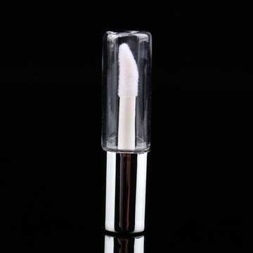 45 шт., флакон блеска для губ объемом 1,2 мл.