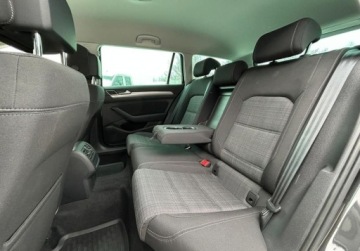 Volkswagen Passat B8 Variant Facelifting 2.0 TDI SCR 200KM 2020 Volkswagen Passat 200 km, Virtual, Hak, LED Matrix, ergoComfort ACC, GPS,, zdjęcie 18