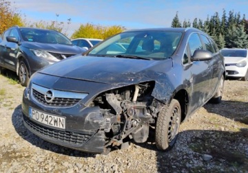 Opel Astra J Sports Tourer 1.7 CDTI ECOTEC 110KM 2011 Opel Astra 2011r, 1.7 CDTI. Uszkodzony lewy przod. Pali 1.7 Diesel 110KM, zdjęcie 1