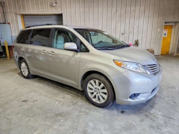 Toyota Sienna III 3.5 V6 266KM 2016 Toyota Sienna Le, 2016r., 4x4, 3.5L 3.5 Benzyna 266KM, zdjęcie 1