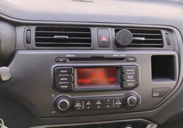 Kia Rio III 2011 Kia Rio I rej 2012r, 1.2 Benzyna. Lekko uszkodzony tyl. Jezdzi. 1.2 80KM, zdjęcie 12