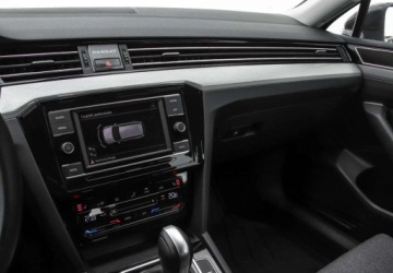 Volkswagen Passat B8 Variant Facelifting 2.0 TDI SCR 150KM 2023 Volkswagen Passat 2.0TDI 150KM DSG, Business, App Connect, Pakiet Zimowy,, zdjęcie 18