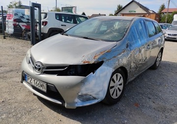 Toyota Auris II Touring Sports D-4D 90 90KM 2014 Toyota Auris 2014r, Salonowa, 1.4 D4D. Uszkodzony lewy bok. Jezdzi. VAT 23, zdjęcie 1