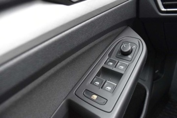 Volkswagen Golf VIII Variant 2.0 TDI 150KM 2022 Volkswagen Golf SalonPL TDI 150KM DSG Pakiety SideAssist Czujniki ACC ALU, zdjęcie 24