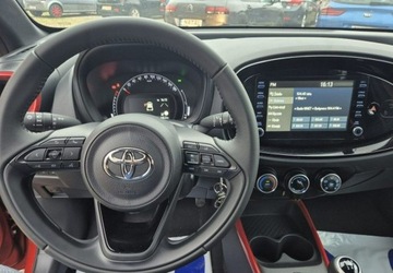 Toyota Aygo X 1.1 VVT-i 72KM 2022 Toyota Aygo X Salon PolskaPrzebieg 548km Nowy nieuzytkowany Benzyna, zdjęcie 24