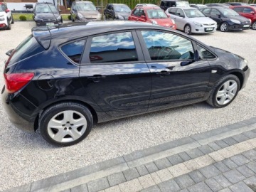 Opel Astra J Hatchback 5d 1.6 Twinport ECOTEC 115KM 2011 Opel Astra Sliczna 1.6 b Doinwestowana Bezwypadkowa Zarejestrowana Gwaranc, zdjęcie 9