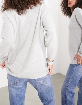 Szary melanżowy sweter z okrągłym defekt S