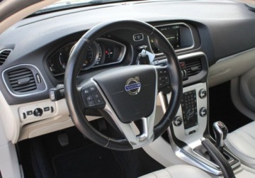 Volvo V40 II Cross Country 2.0 D2 DRIVE-E 120KM 2016 Volvo V40 D2 Drive-E Ocean Race 2016 Od RiA 2.0 Diesel 120KM, zdjęcie 1