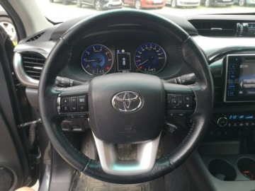 Toyota Hilux VIII Podwójna kabina 2.4 D-4D 150KM 2020 Toyota Hilux 2.4D4D 150KM Klimatronic Naw Parktron, zdjęcie 11