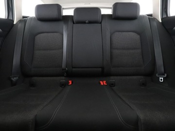 Volkswagen Passat B8 Variant 2.0 TDI BlueMotion SCR 150KM 2019 Volkswagen Passat 2.0TDI Comfortline Tempomat, zdjęcie 17