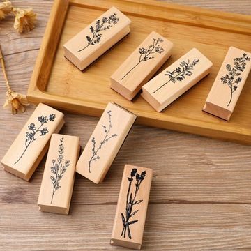 Набор марок с деревянными розами и цветами