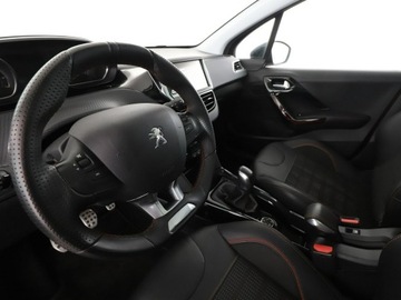 Peugeot 2008 I SUV Facelifting 1.2 PureTech 110KM 2016 Peugeot 2008 lift klima auto navi panorama, zdjęcie 13