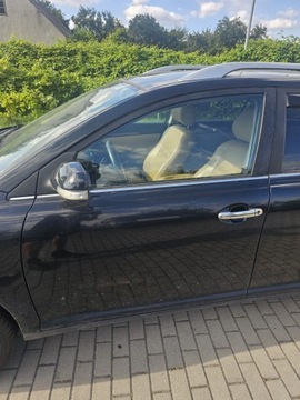 DVEŘE LEVÉ PŘEDNÍ KOMPLETNÍ TOYOTA AVENSIS II T25 KOMBI KÓD LAK 209