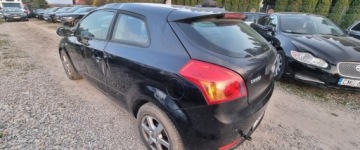 Kia Ceed II 2012 Kia Ceed 2012r, 1.6 Benzyna. Uszkodzone boki. Poobijany. Jezdzi 1.6 120KM, zdjęcie 2