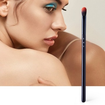 Синтетическая мягкая кисть для растушевки теней.