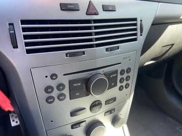 Opel Astra H Hatchback 5d 1.6 Twinport ECOTEC 105KM 2005 Opel Astra 1.6 GTC Klima Alufelgi Super Stan Sort 1.6 Benzyna 105KM, zdjęcie 17