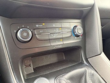 Ford Focus III Sedan Facelifting 1.0 EcoBoost 100KM 2017 Ford Focus 1.0 benzyna 125KM Trend Klimatyzacja Salon PL Benzyna, zdjęcie 16