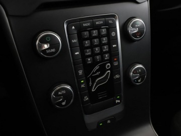 Volvo V40 II 2017 Volvo V40 navi PDC tempomat grzane fotele LED, zdjęcie 24