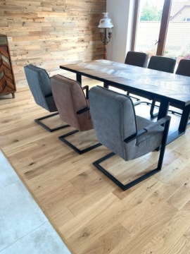 Стул с пружинной обивкой