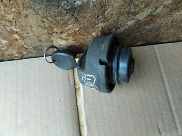 KLÍČEK + ZÁCPA  PLNĚNÍ VW PASSAT B3 B4