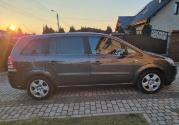 Opel Zafira B 1.6 Twinport ecoFLEX 115KM 2010 Opel Zafira 1.6I LPG 7-osob Zadbane Polecam. 1.6 BenzynaLPG 115KM, zdjęcie 5