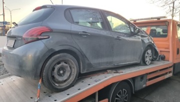 Peugeot 208 I Hatchback 5d Facelifting 1.2 PureTech 82KM 2017 PEUGEOT 208 1.2 82 KM, zdjęcie 2