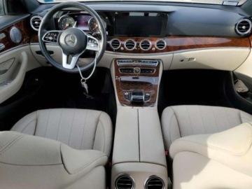 Mercedes Klasa E W213 2019 Mercedes-Benz Klasa E E300 4matic 2.0 Benzyna 241KM, zdjęcie 6